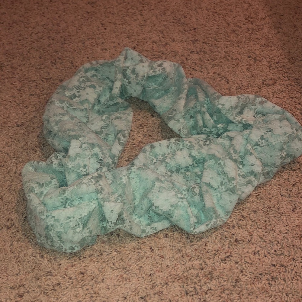 Mint lace scarf